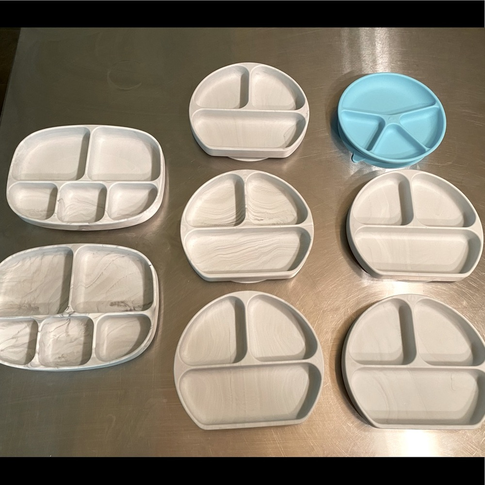 Lot of Bumkins and Green Sprout suction plates.